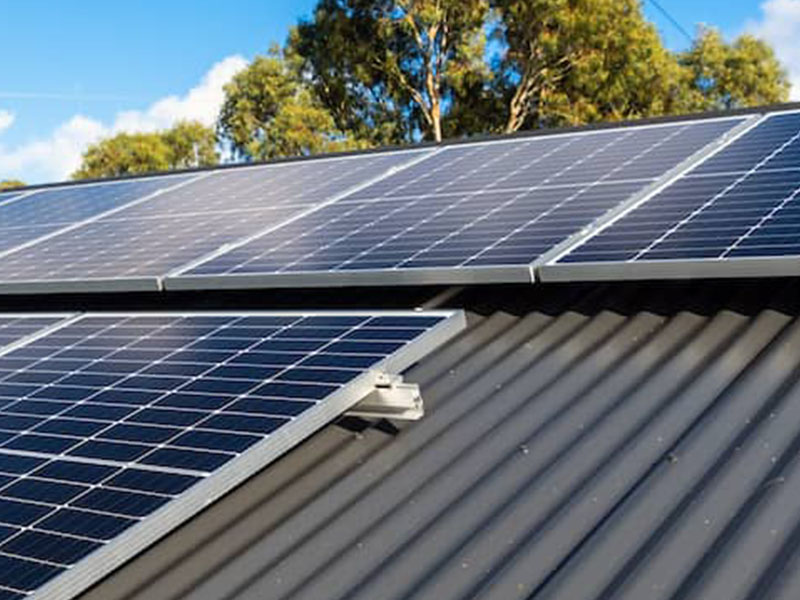 
     ¿Cómo se Instala Solar en Techos Metálicos?
    